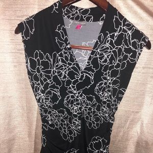 Vince Camuto black & white polyester blouse.